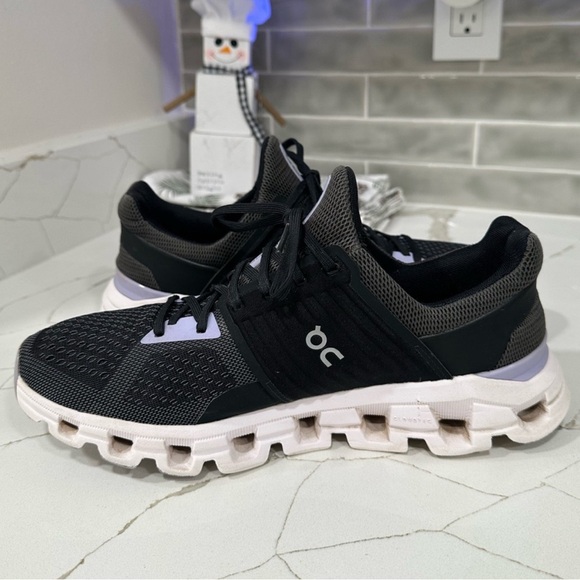 ON Cloudswift. Women's Size 10. Color Purple And Black. - Picture 6 of 10
